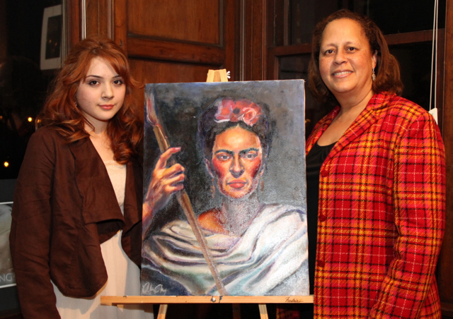 Alejandra Chavez (left) with her winning depiction of Kahlo.