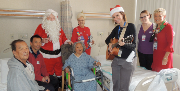 Santa-Claus-Visits-Long-Beach-Memorial