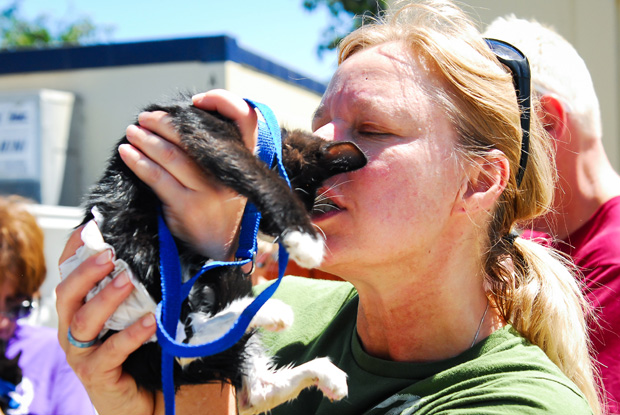 Elizabeth Glaznerr and cat