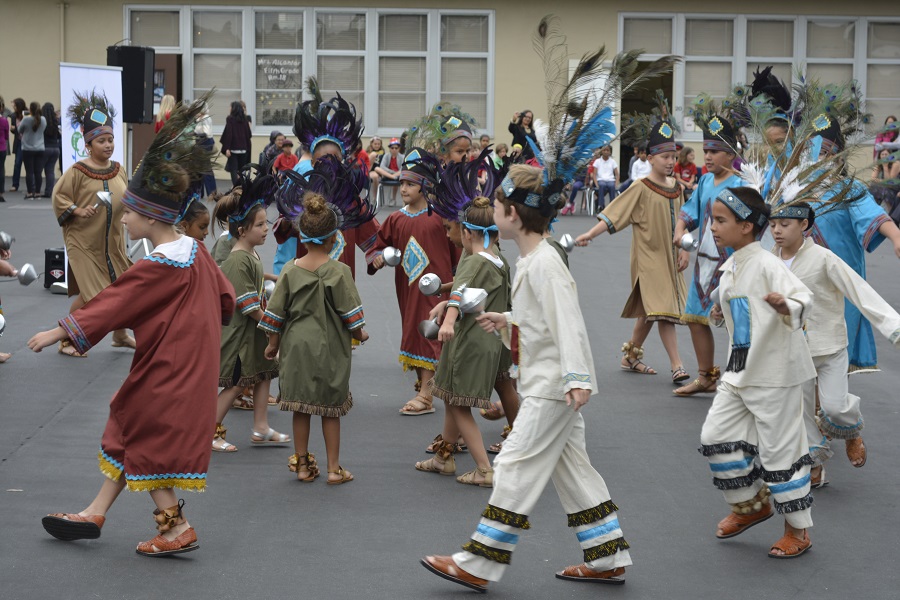 boys dancing