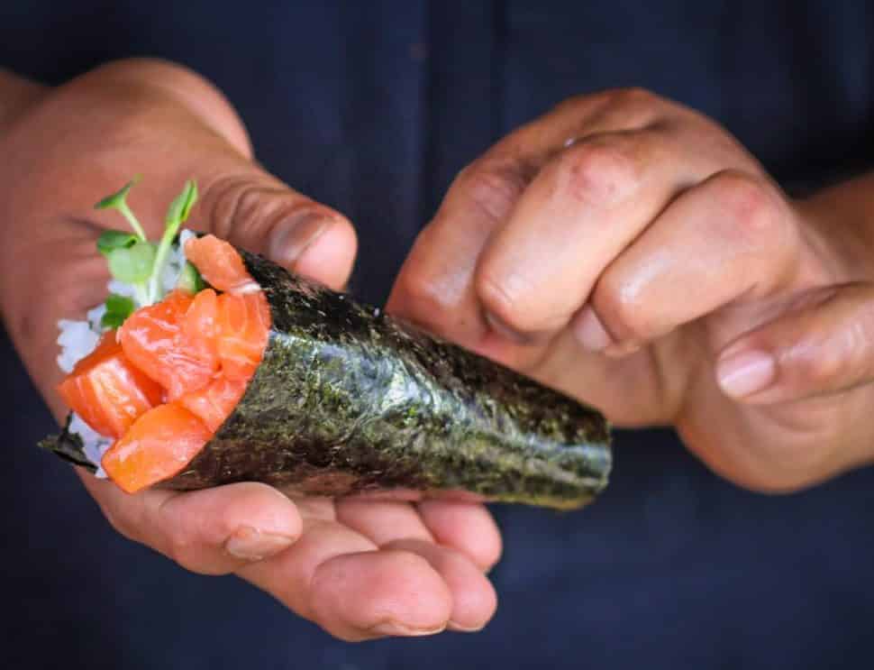 Roe's Chef Art Gonzalez creates a tuna hand roll. Photo by Brian Addison.