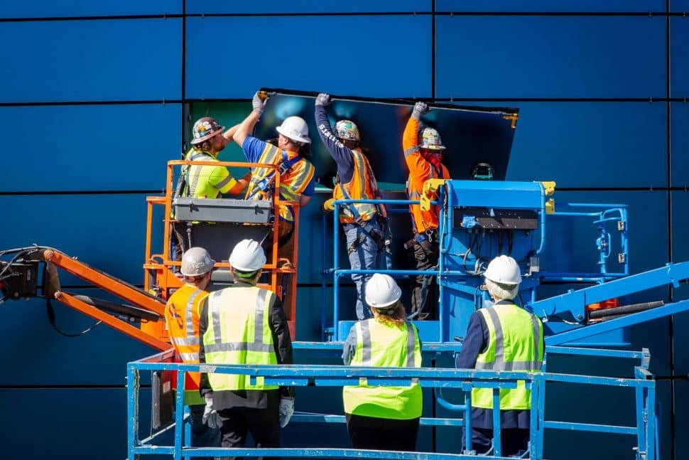Crews install the last piece of glass on the exterior of the Aquarium of the Pacific's $53-million expansion. Photo courtesy Aquarium of the Pacific.